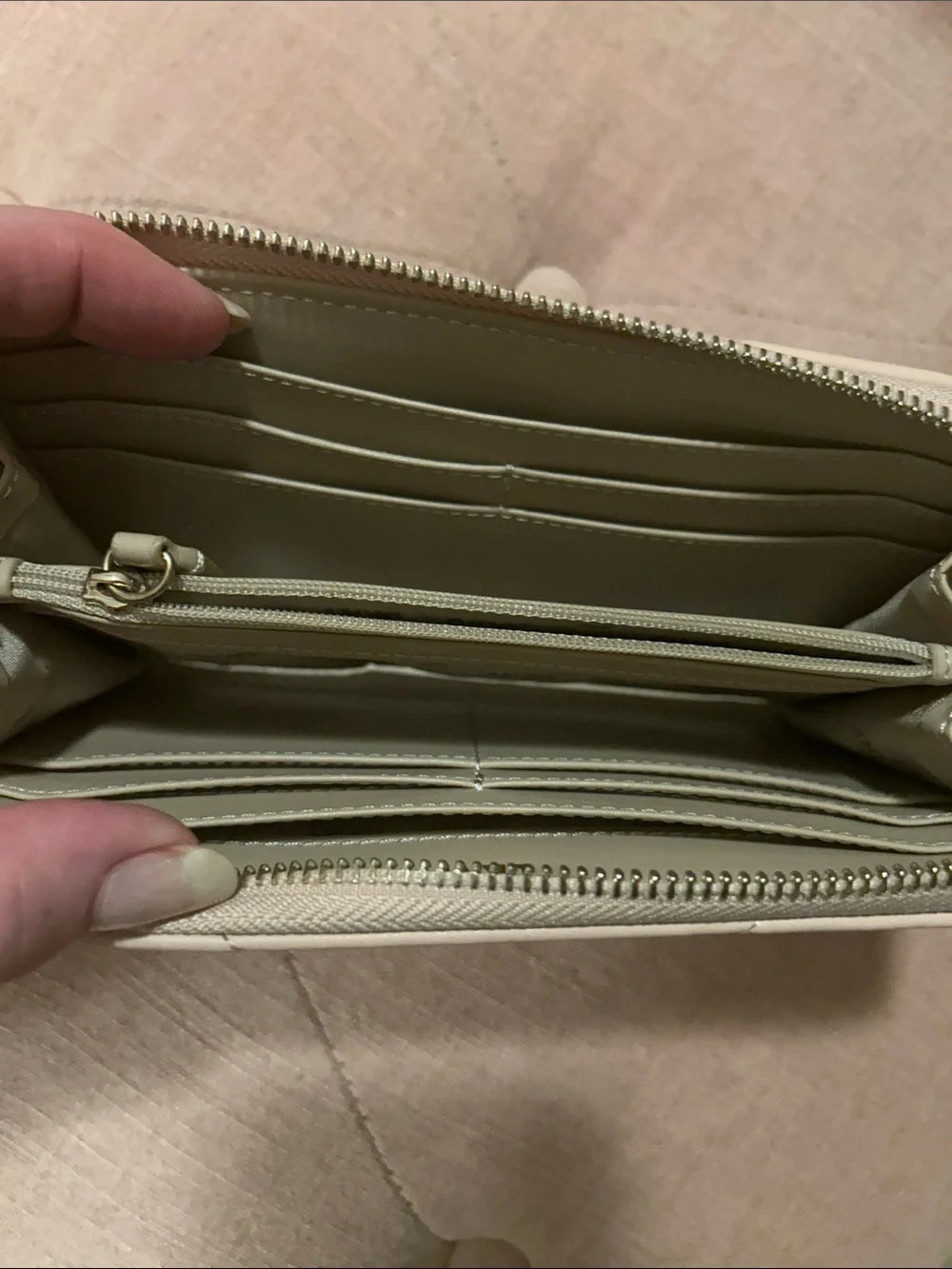 Dkny zip around